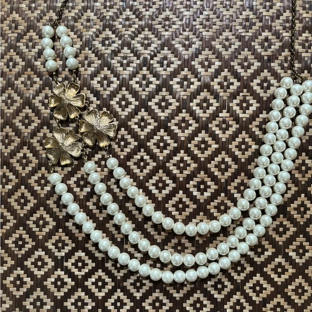 Diva Pearls flower embellishment designer look classic statement necklace Pretty